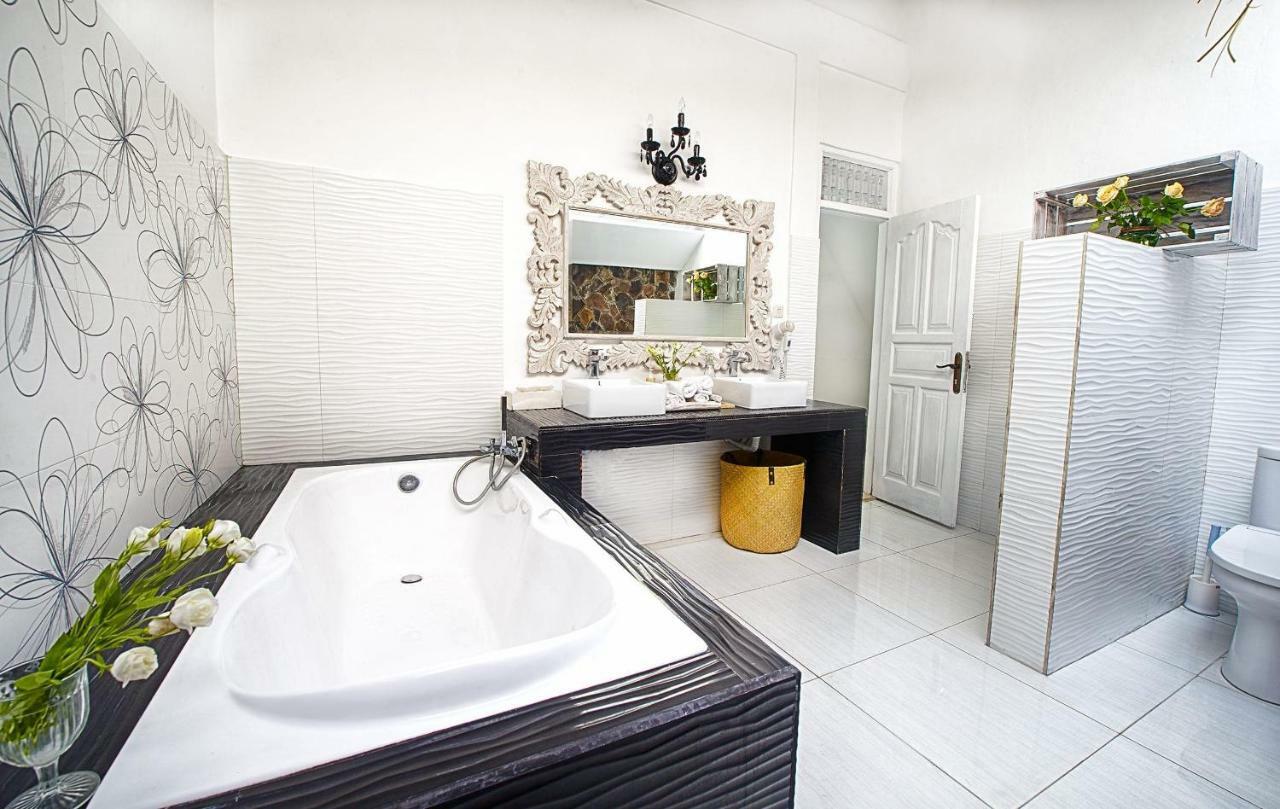 Villa White Stars Seminyak Exterior foto